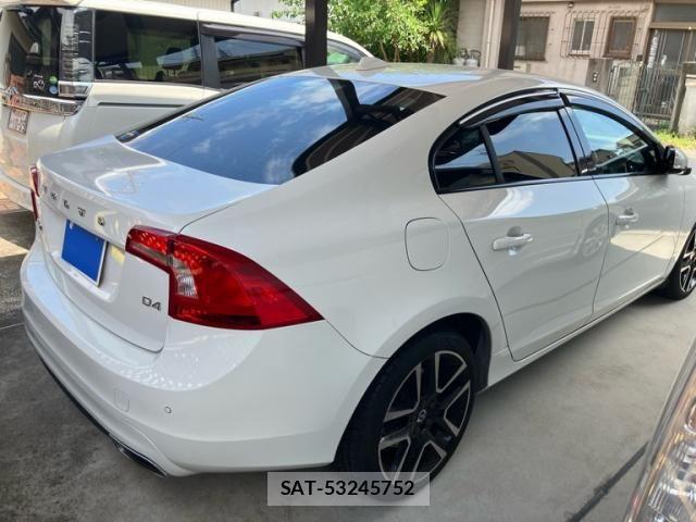 Volvo S60 2017-07 8247082-1