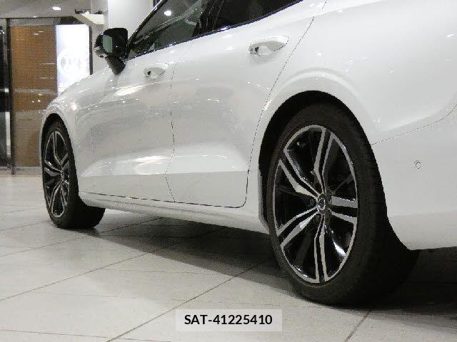 Volvo S60 2022-05 8317893-12