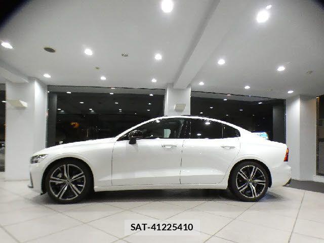 Volvo S60 2022-05 8317893-14