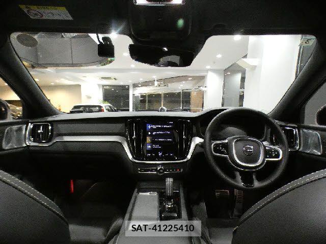 Volvo S60 2022-05 8317893-16