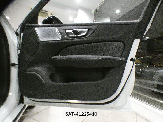 Volvo S60 2022-05 8317893-22