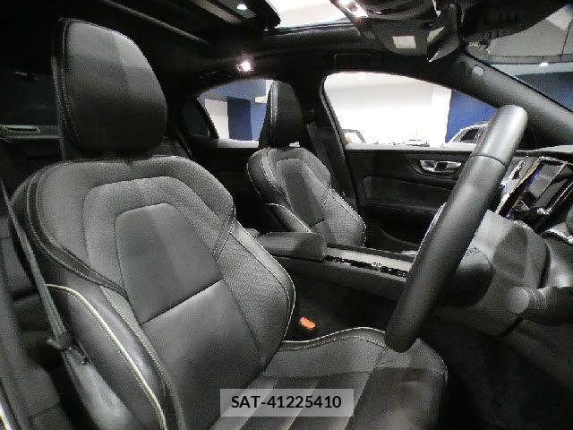 Volvo S60 2022-05 8317893-24