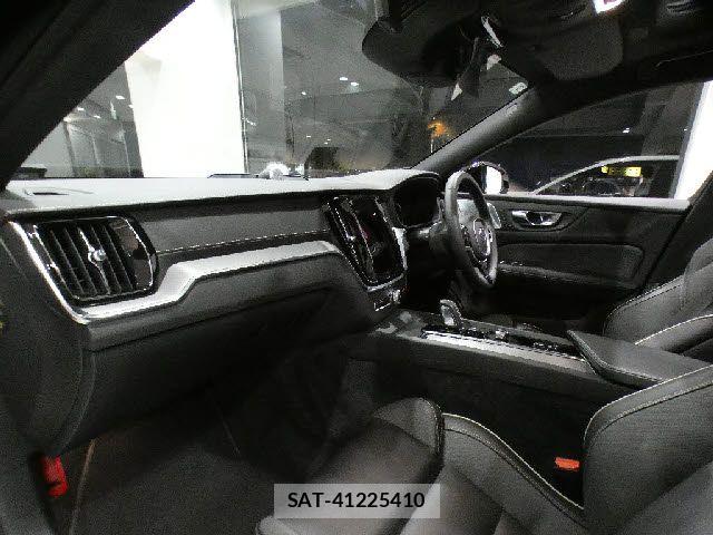 Volvo S60 2022-05 8317893-2