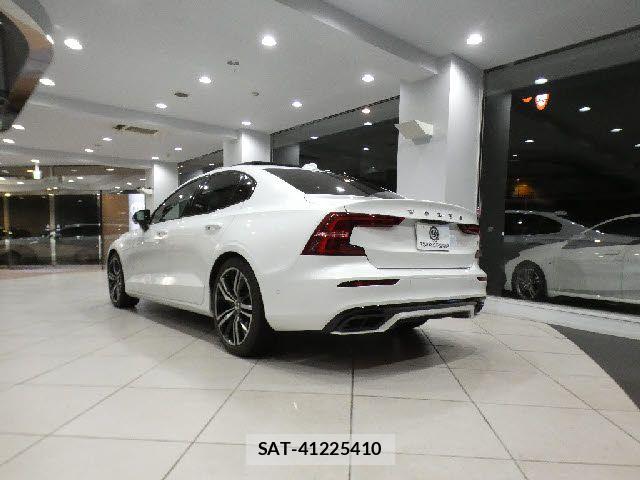 Volvo S60 2022-05 8317893-3