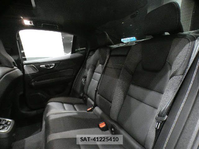 Volvo S60 2022-05 8317893-4