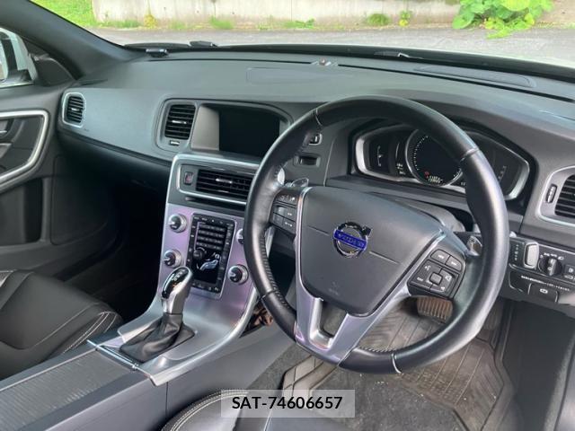 Volvo S60 2016-10 8317897-11
