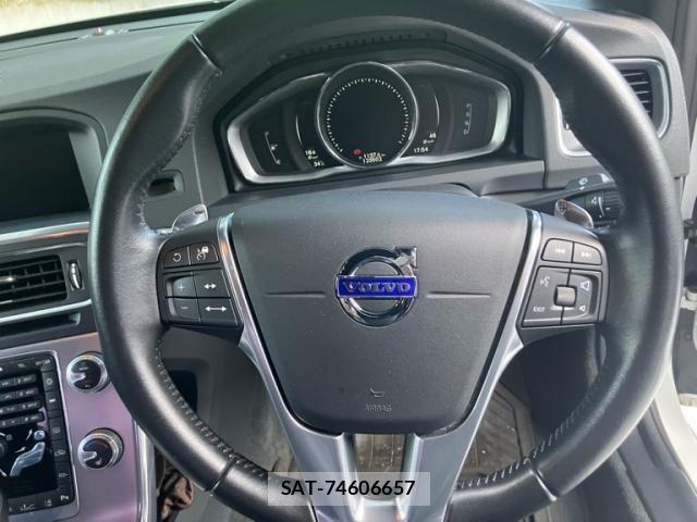 Volvo S60 2016-10 8317897-12