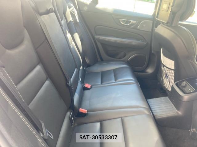 Volvo S60 2022-09 8317894-11