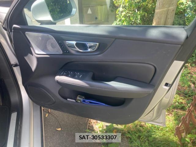 Volvo S60 2022-09 8317894-13