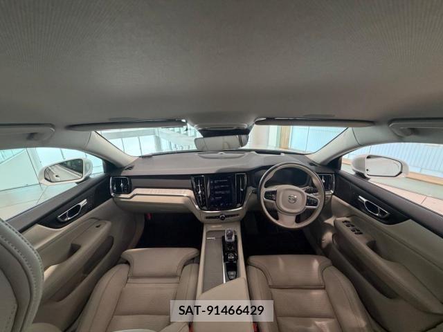 Volvo S60 2022-09 8338391-1