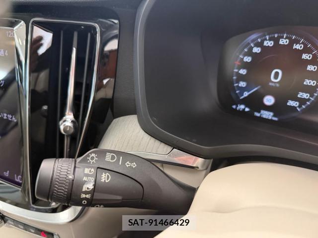 Volvo S60 2022-09 8338391-19