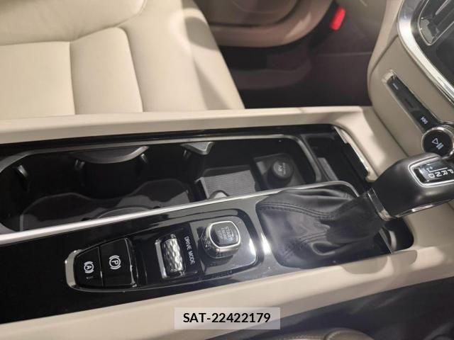 Volvo S60 2020-08 8353772-25