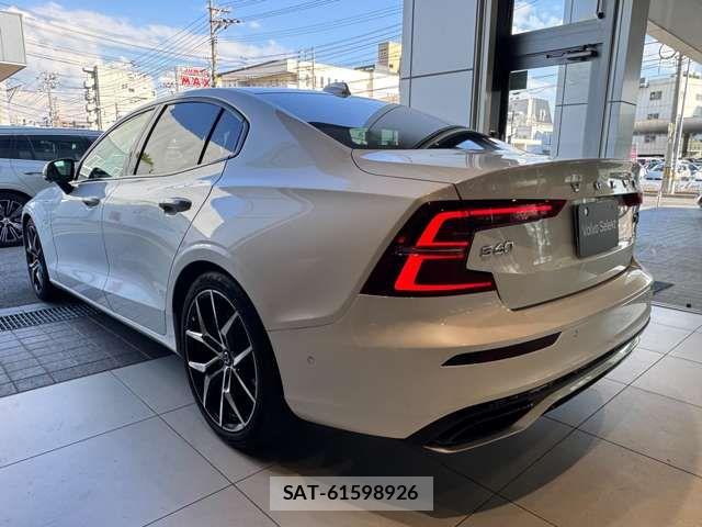 Volvo S60 2020-12 8415720-4