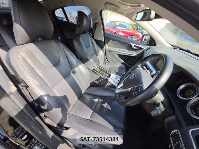 Volvo S60 2012-02 8415721-10