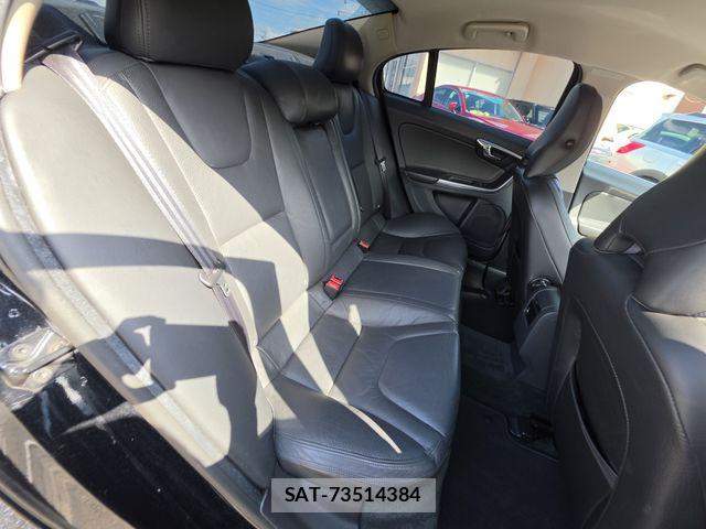 Volvo S60 2012-02 8415721-11