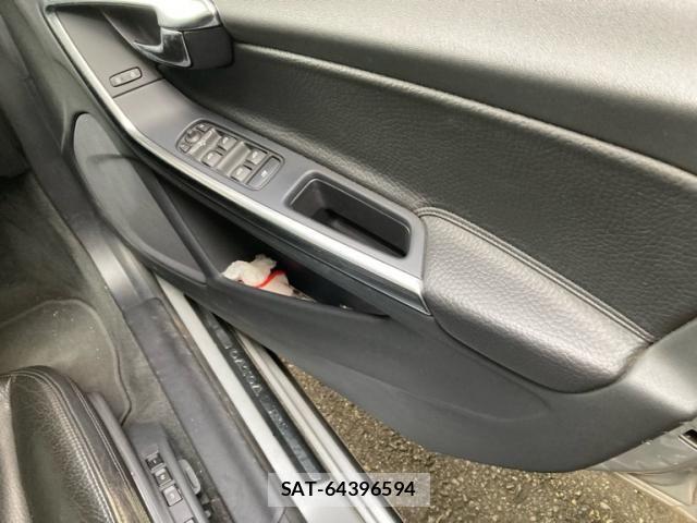 Volvo S60 2011-12 8563983-10