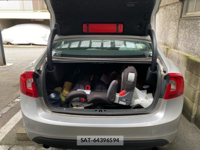 Volvo S60 2011-12 8563983-11