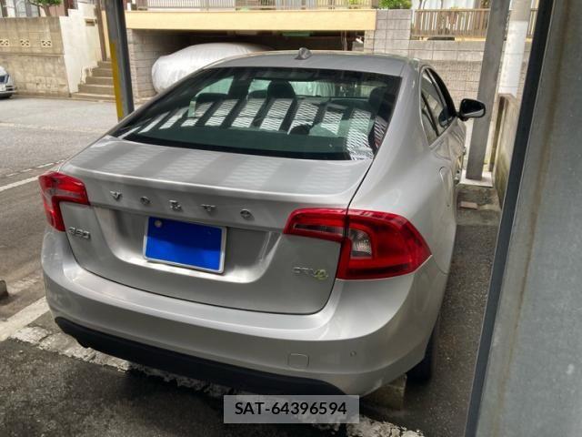 Volvo S60 2011-12 8563983-1