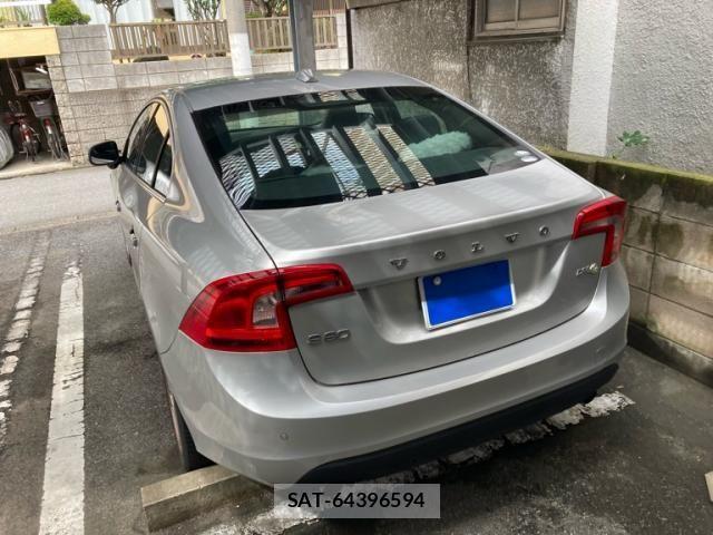 Volvo S60 2011-12 8563983-3