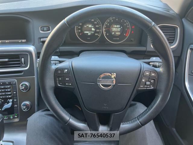 Volvo S60 2011-12 8667105-11