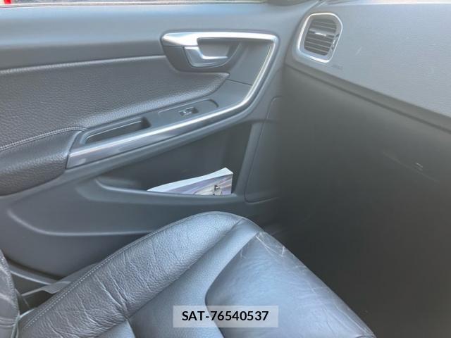 Volvo S60 2011-12 8667105-21