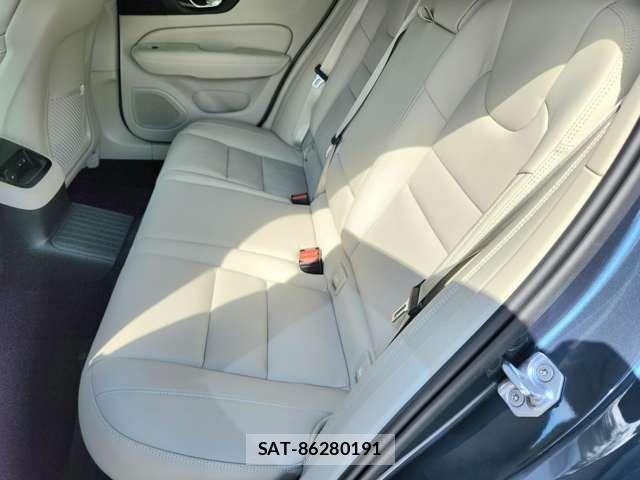 Volvo S60 2022-09 8746659-14