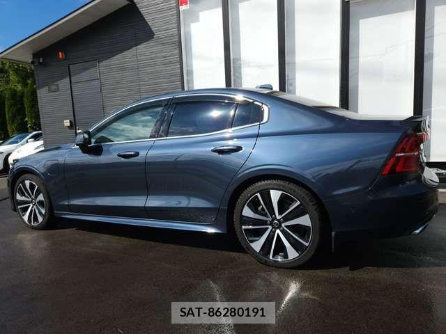 Volvo S60 2022-09 8746659-19