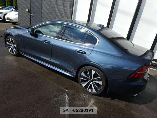Volvo S60 2022-09 8746659-3