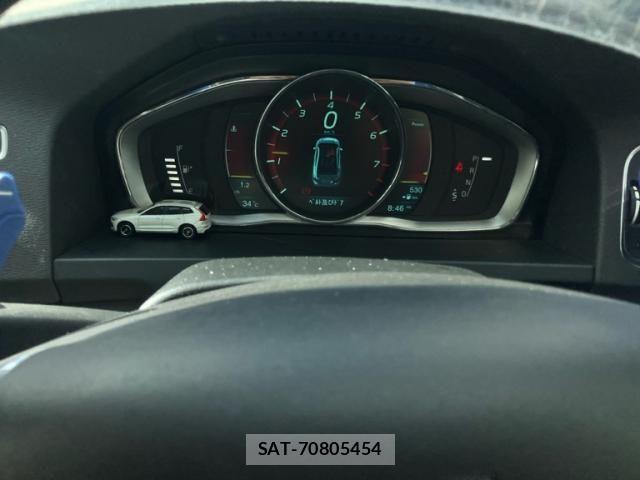 Volvo S60 2014-02 8782530-23