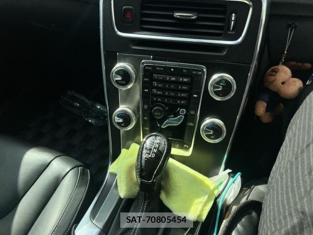 Volvo S60 2014-02 8782530-24