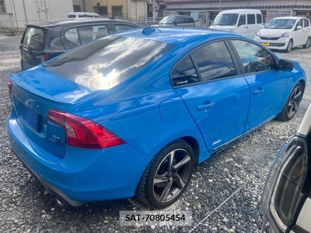 Volvo S60 2014-02 8782530-2
