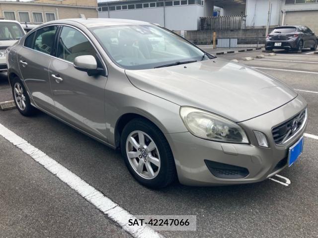 Volvo S60 2013-12 8782532-1