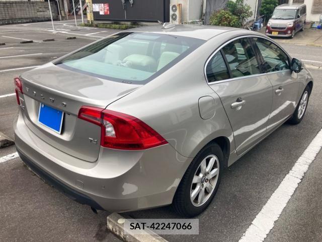 Volvo S60 2013-12 8782532-2