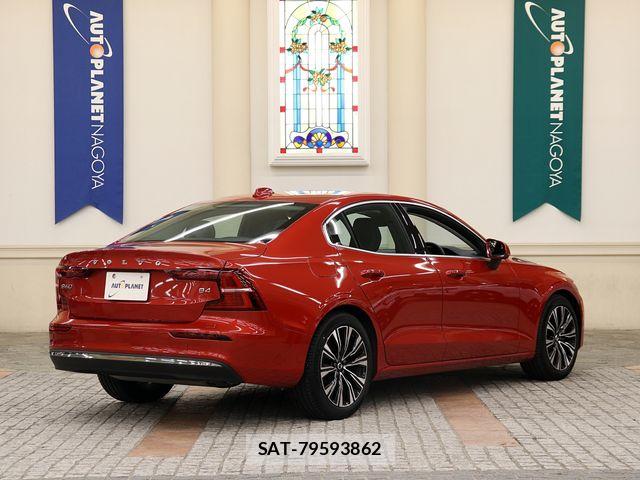 Volvo S60 2024-10 8884562-2