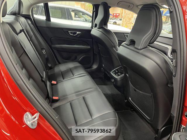 Volvo S60 2024-10 8884562-4