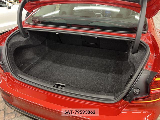 Volvo S60 2024-10 8884562-5