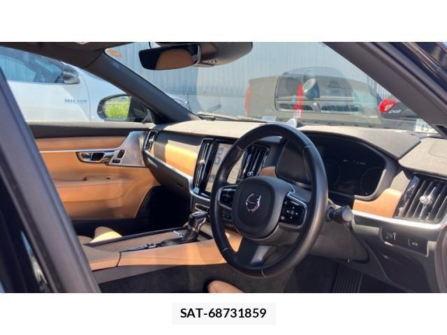 Volvo S90 2017-05 8439056-13