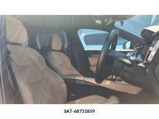 Volvo S90 2017-05 8439056-14