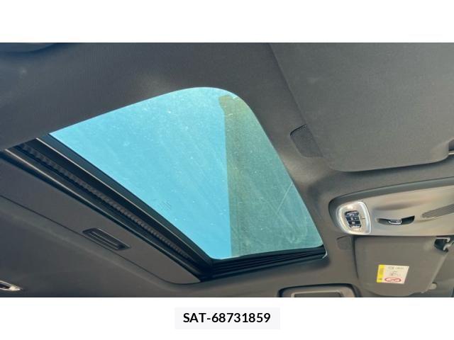 Volvo S90 2017-05 8439056-16
