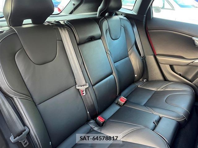 Volvo V40 2016-03 873392-12