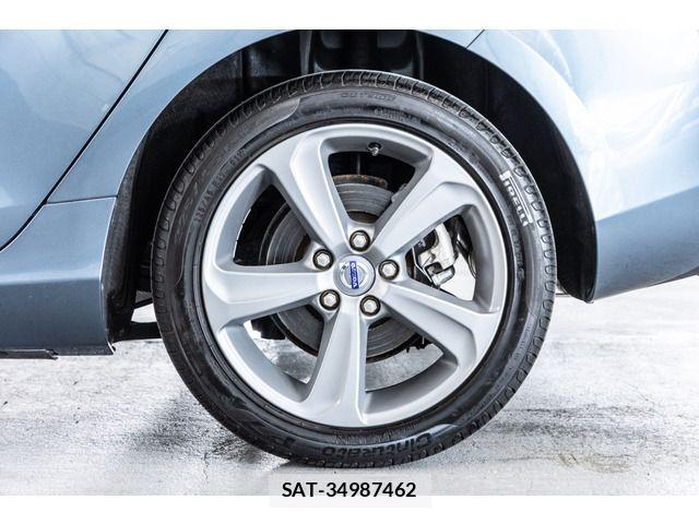 Volvo V40 2013-08 1555192-10