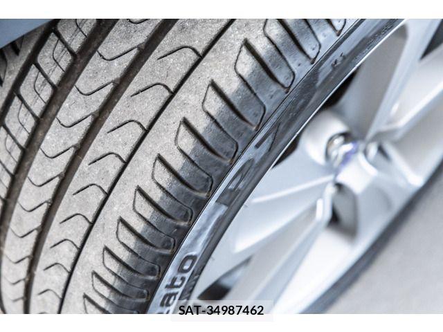 Volvo V40 2013-08 1555192-13