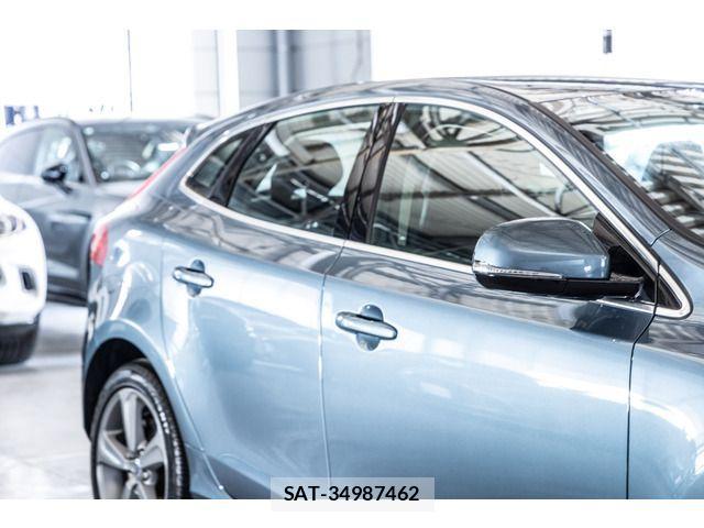 Volvo V40 2013-08 1555192-17