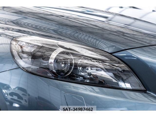 Volvo V40 2013-08 1555192-19