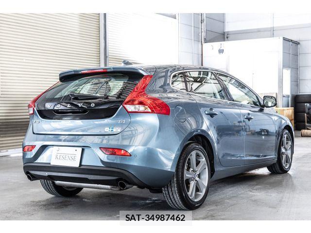 Volvo V40 2013-08 1555192-2