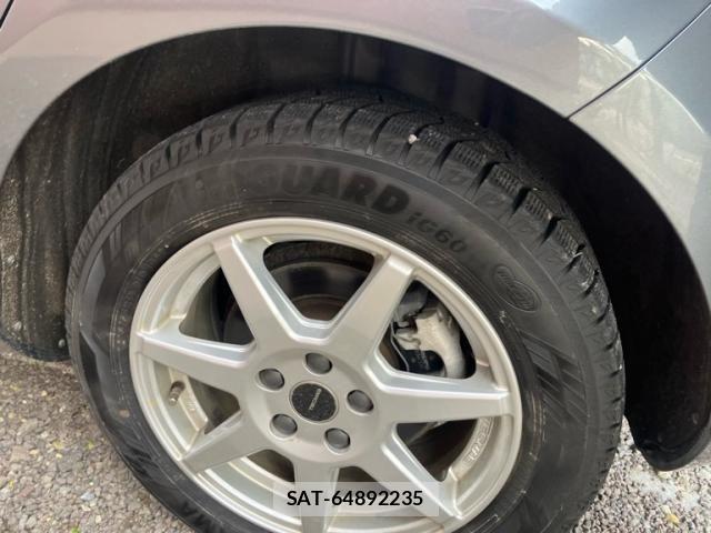 Volvo V40 2017-12 4993192-12