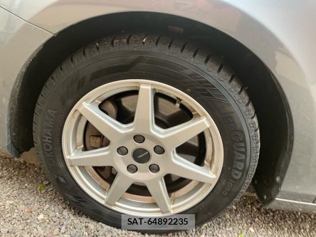 Volvo V40 2017-12 4993192-13