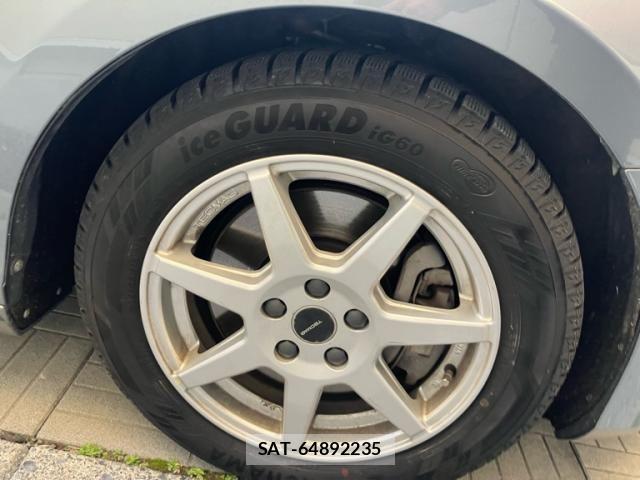 Volvo V40 2017-12 4993192-14