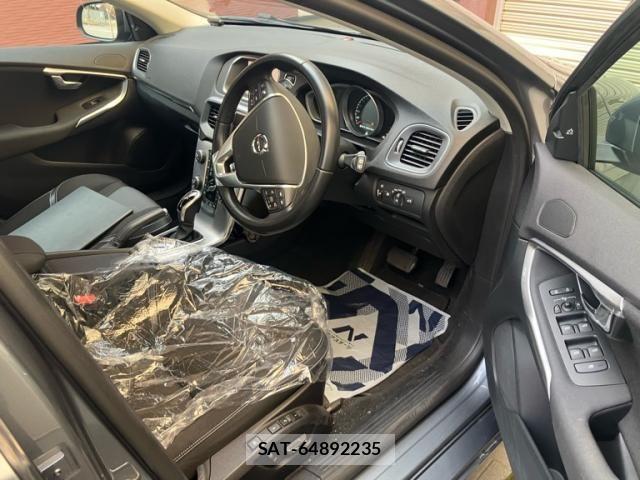 Volvo V40 2017-12 4993192-17