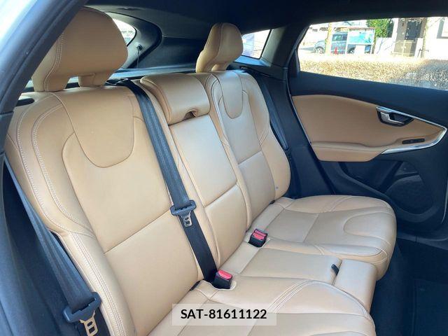 Volvo V40 2017-05 6220930-12